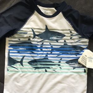 GAP Boys rashguard size 4 shark navy